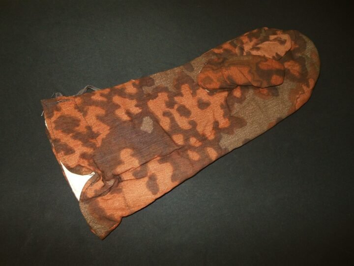WW2 German Waffen Handschuhe – BLURRED EDGE OAK LEAF PATTERN MITTENS – RARE! — image 4