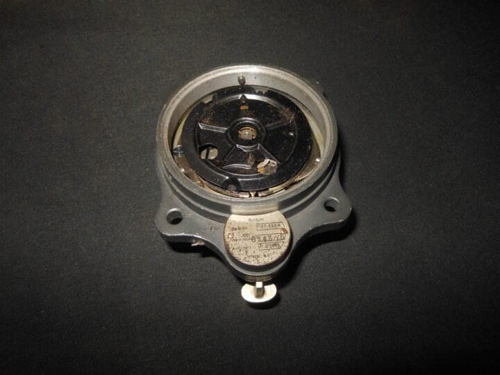 WW2 German Luftwaffe Borduhr – JUNGHANS COCKPIT CLOCK – 5th MODEL – VERY NICE! — image 8