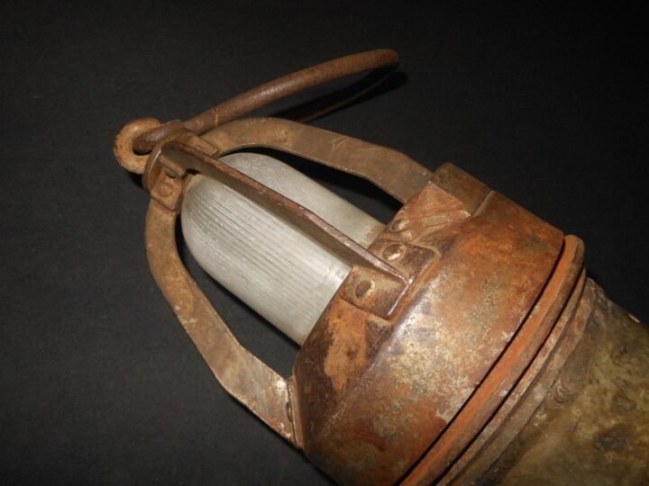 WW2 German Luftwaffe Panzerhandlampe – PANZER & AIRFIELD LAMP – NICE! — image 3