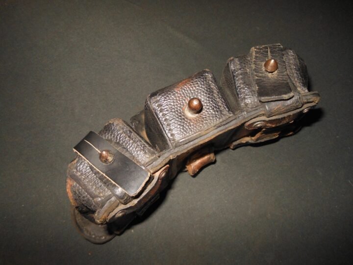 WW1 Imperial Prussian Army – GEW98 LEATHER AMMUNITION POUCH – UNIT MARKED – NICE — image 6