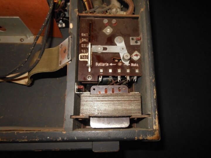 WW2 German Luftwaffen-Koffer NORA K42 N – BARRACKS & AIRFIELD RADIO – VERY NICE! — image 15