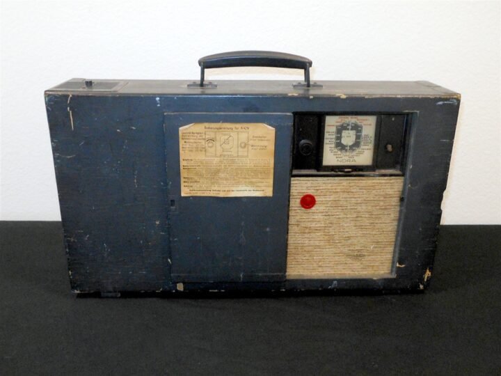 WW2 German Luftwaffen-Koffer NORA K42 N – BARRACKS & AIRFIELD RADIO – VERY NICE! — image 2