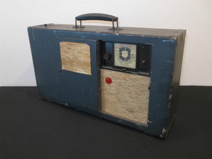 WW2 German Luftwaffen-Koffer NORA K42 N – BARRACKS & AIRFIELD RADIO – VERY NICE! — image 3