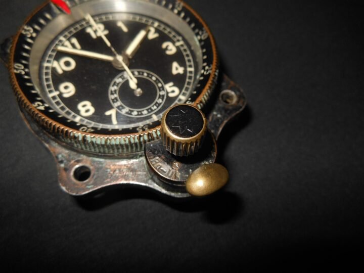 WW2 German Luftwaffe Aircraft Junghans – COCKPIT CLOCK – 1st MODEL – VERY RARE! — image 7