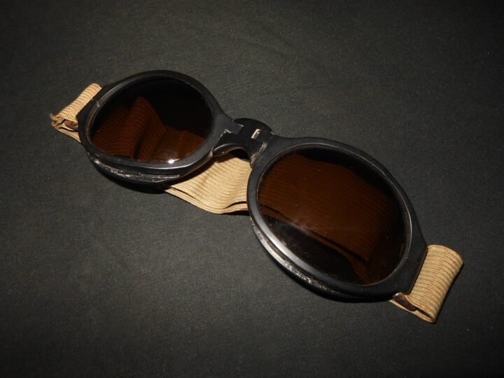 WW2 German Luftwaffe Nitsche u. Gunther – SPLINTER-PROOF PILOT GOGGLES – NOS! — image 4
