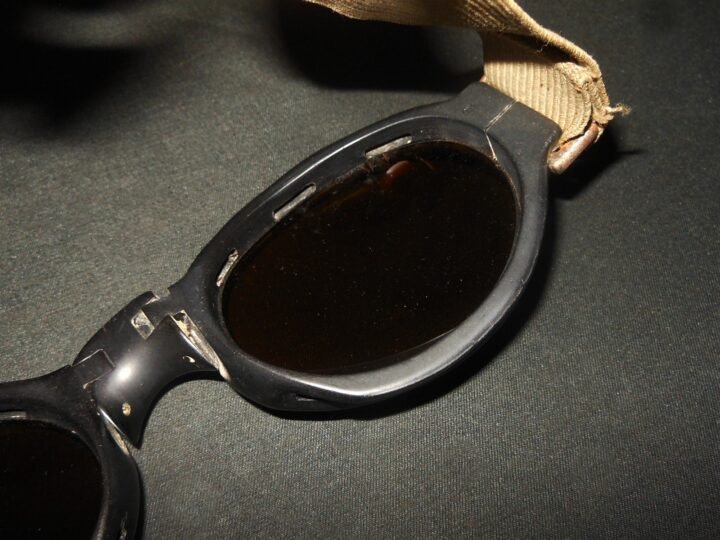 WW2 German Luftwaffe Nitsche u. Gunther – SPLINTER-PROOF PILOT GOGGLES – NOS! — image 8