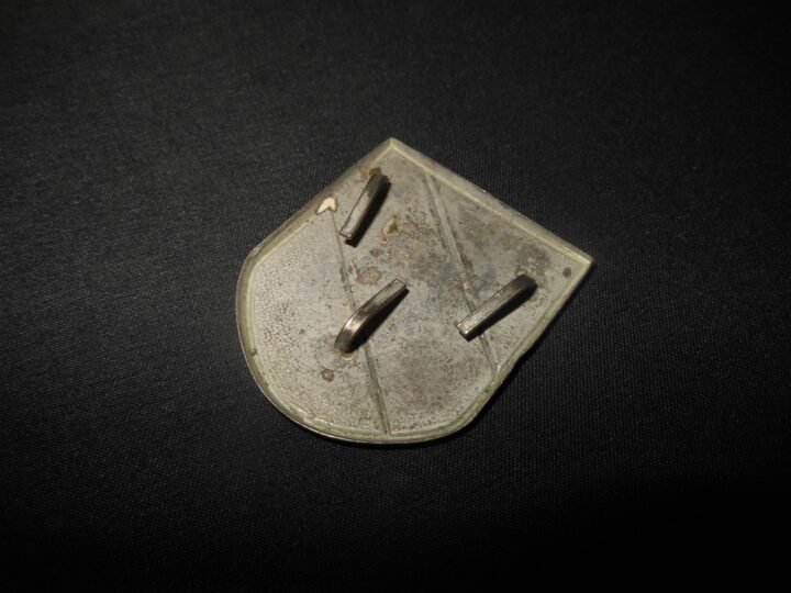 WW2 German Wehrmacht EM/NCO Tropenhelm Abzeichen – TROPICAL PITH HELMET SHIELD — image 3