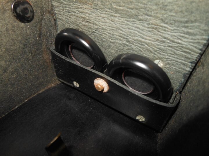 WW2 German Kriegsmarine – 7×50 TALL BINOCULAR CASE + STRAP & FILTERS – SUPERB! — image 13