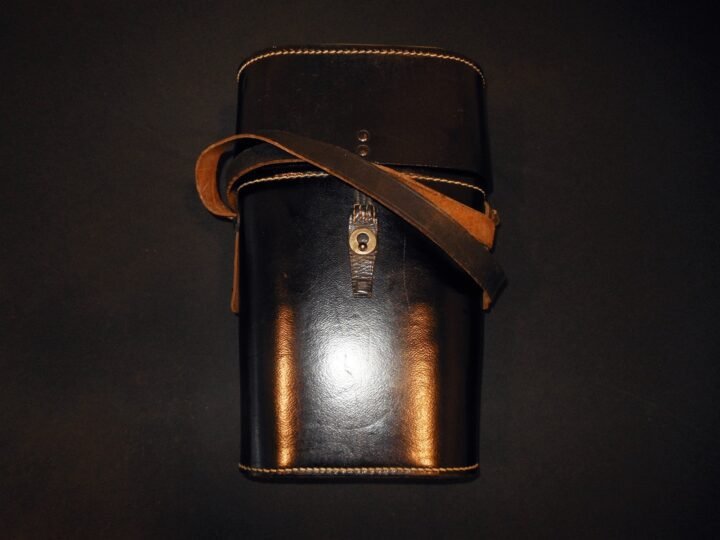 WW2 German Kriegsmarine – 7×50 TALL BINOCULAR CASE + STRAP & FILTERS – SUPERB! — image 2