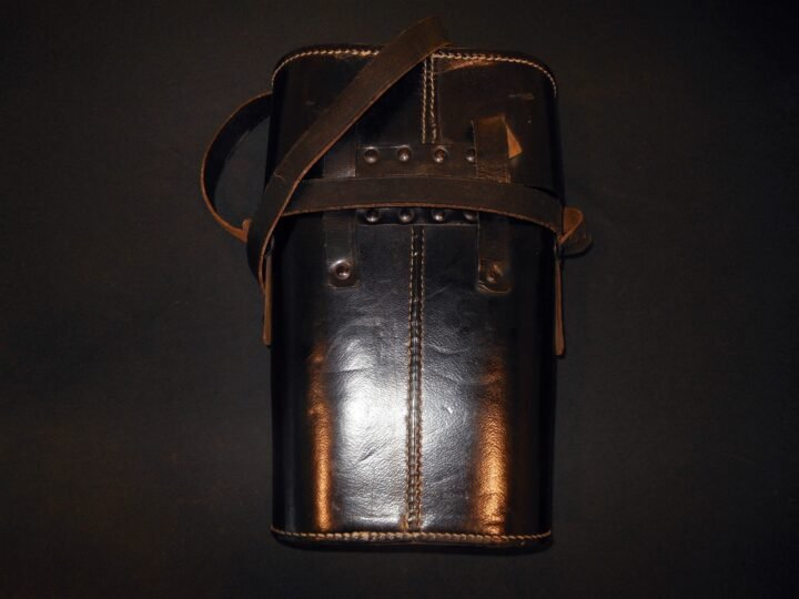 WW2 German Kriegsmarine – 7×50 TALL BINOCULAR CASE + STRAP & FILTERS – SUPERB! — image 4