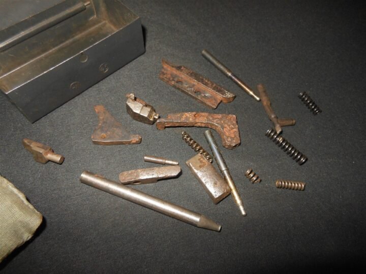 WW2 German Wehrmacht Ersatzteilkasten – GUNNER SPARE PARTS TIN – 1945 – RARE — image 2