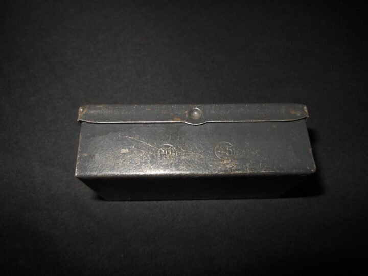 WW2 German Wehrmacht Ersatzteilkasten – GUNNER SPARE PARTS TIN – 1945 – RARE — image 9
