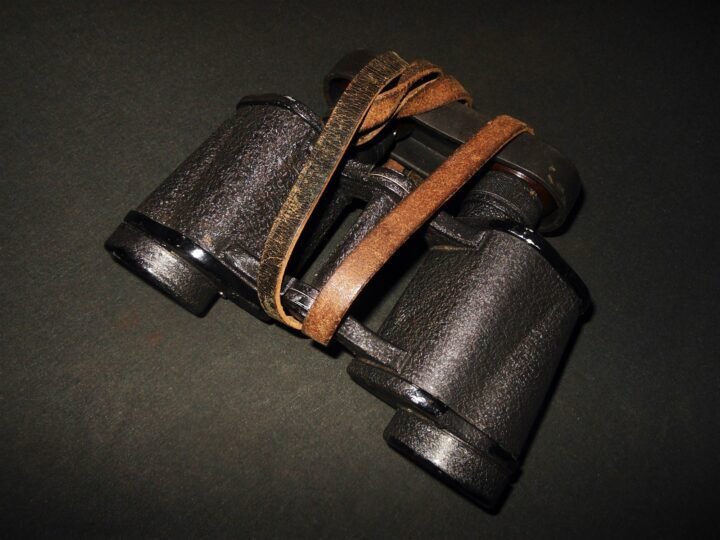 WW2 German Wehrmacht Dienstglas – 6×30 BINOCULARS – BLACK CRACKLE FINISH – RARE! — image 2