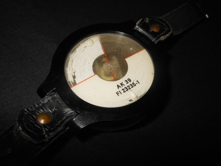 WW2 German Luftwaffe Armbandkompaß 39 – AK39 WRIST COMPASS – 2nd MODEL – NICE! — image 7