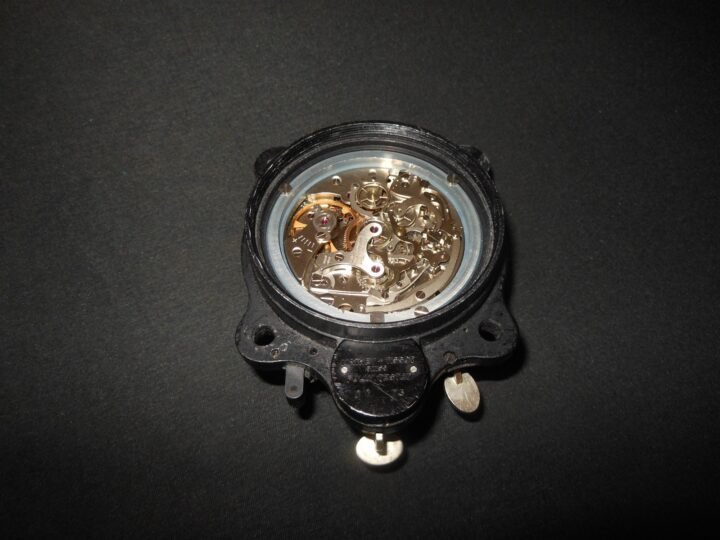 WW2 Style Swiss Aircraft Clock – MATHEY-TISSOT TYPE 12 – JUNGHANS – RARE! — image 7