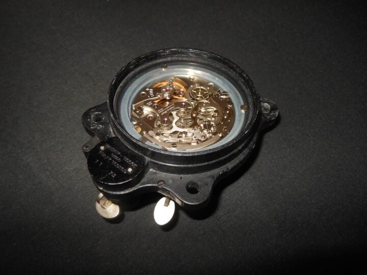 WW2 Style Swiss Aircraft Clock – MATHEY-TISSOT TYPE 12 – JUNGHANS – RARE! — image 8