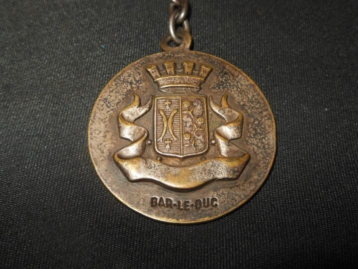 WW2 German Wehrmacht – 'ERINNERUNG AN DIE BESATZUNGSZEIT 1943' KEY TAG – NICE! — image 3