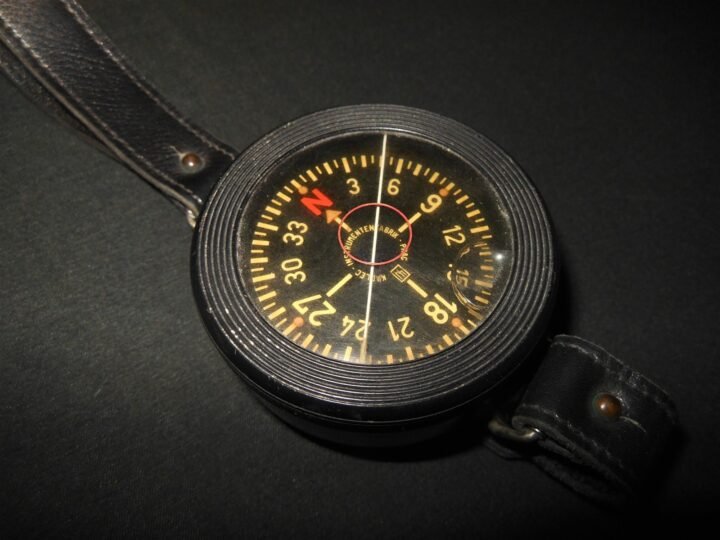 WW2 German Luftwaffe Armkompaß – AK39 WRIST COMPASS – 1ST MODEL – UNISSUED! — image 2