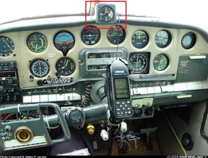 Beechcraft Bonanza – MODEL 35 CLOCK INSTRUMENT PANEL MOUNT – TISSOT JUNGHANS — image 8