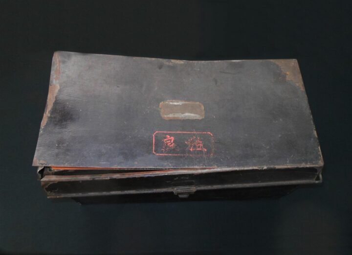 WW2 Imperial Japanese Army / Navy – OFFICER EPAULETTE TRANSPORT BOX – RARE! — image 2