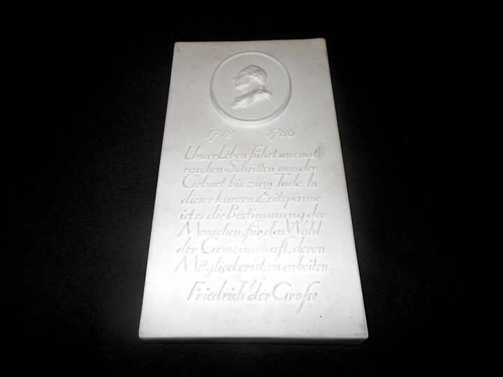 WW2 German Plaster Wandtafel Friedrich der Große – PLASTER PLAQUE – VERY NICE! — image 2