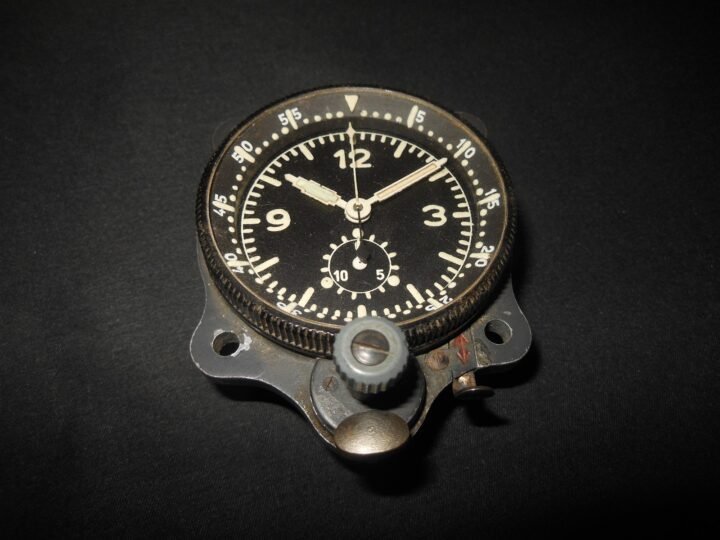 WW2 German Luftwaffe Borduhr – JUNGHANS COCKPIT CLOCK – 5th MODEL – VERY NICE! — image 2