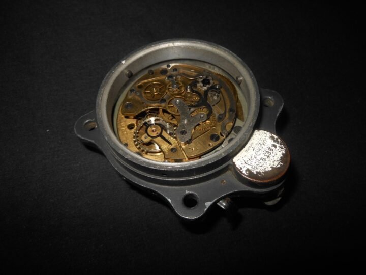 WW2 German Luftwaffe Borduhr – JUNGHANS COCKPIT CLOCK – 5th MODEL – VERY NICE! — image 9