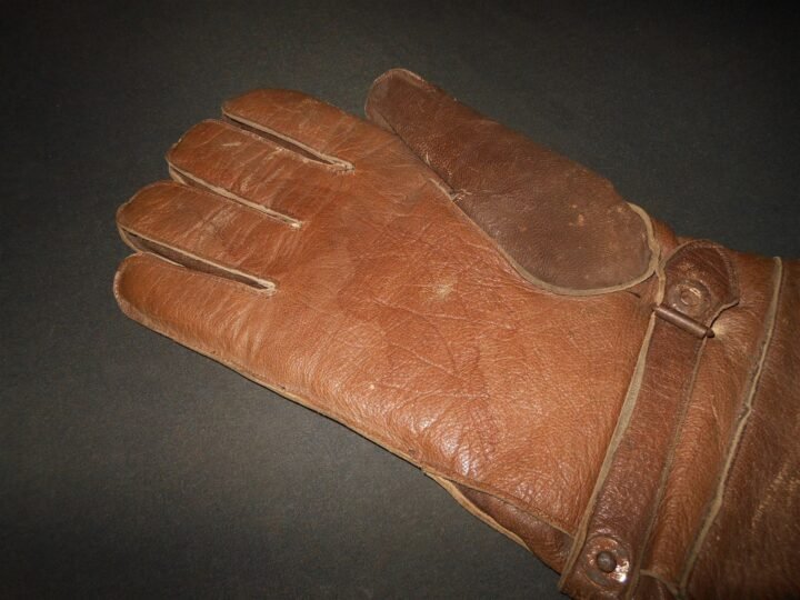 WW2 German Luftwaffe Fliegerhandschuhe – LEATHER PILOT GLOVES – GAUNTLET – NICE! — image 5