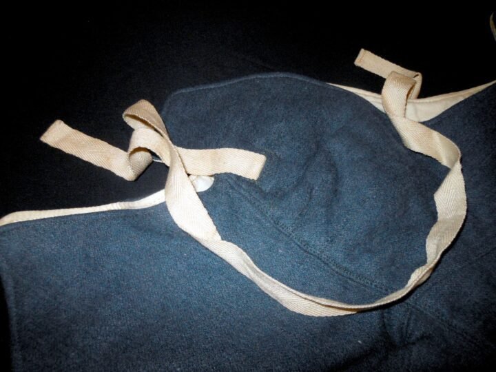 WW2 German Polizei Kopfhaube – BLUE-GREEN/ WHITE REVERSIBLE WINTER HOOD – NICE! — image 10