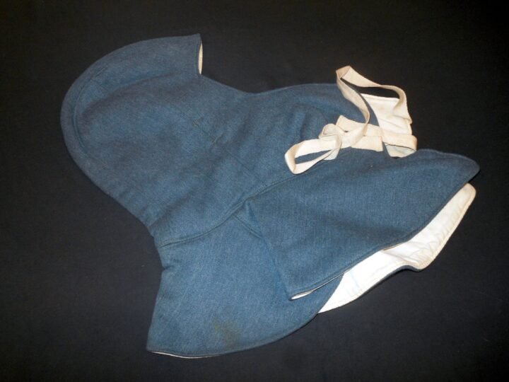 WW2 German Polizei Kopfhaube – BLUE-GREEN/ WHITE REVERSIBLE WINTER HOOD – NICE! — image 4