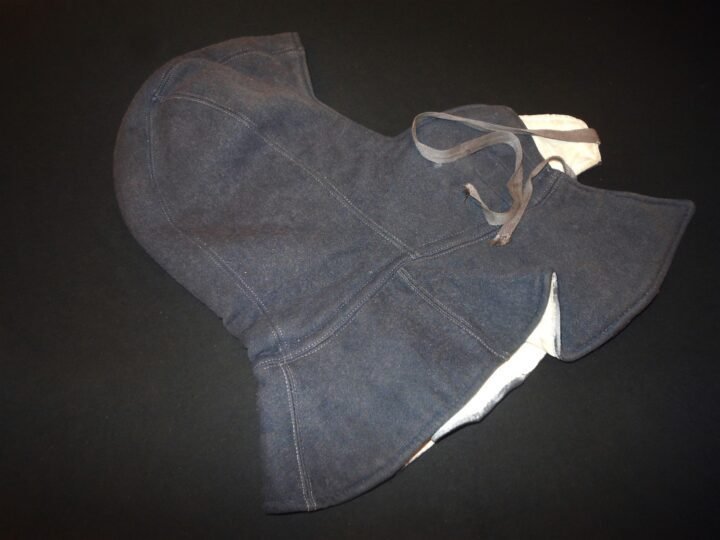 WW2 German Luftwaffe Kopfhaube – BLUE / WHITE REVERSIBLE WINTER HOOD – VERY NICE — image 4