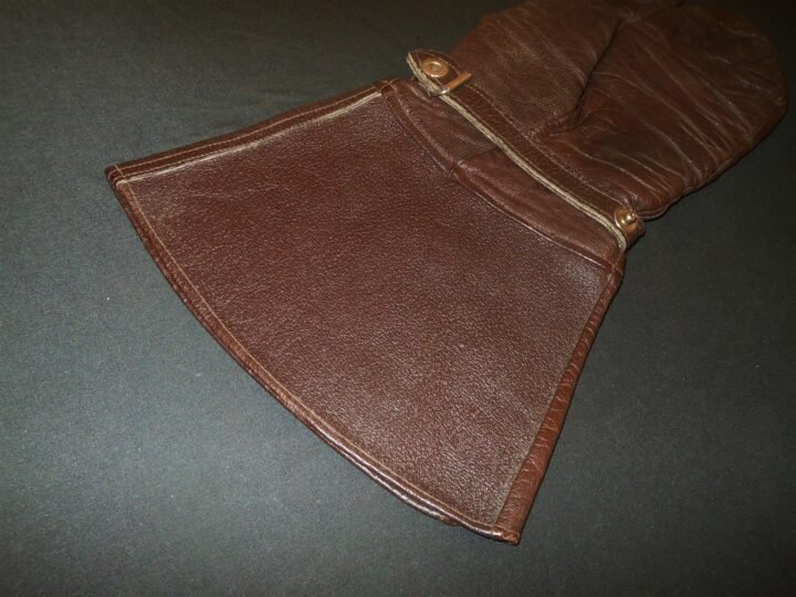 WW2 German Luftwaffe Fliegerhandschuhe – LEATHER TRIGGER MITTENS – NICE! — image 12