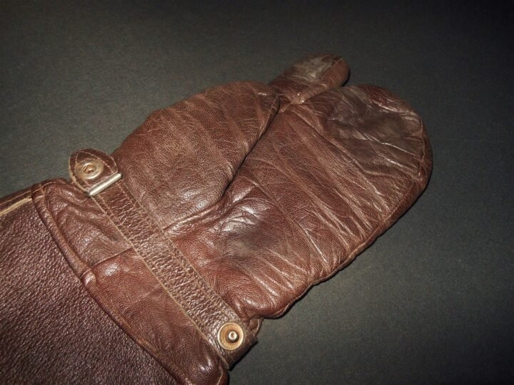 WW2 German Luftwaffe Fliegerhandschuhe – LEATHER TRIGGER MITTENS – NICE! — image 13
