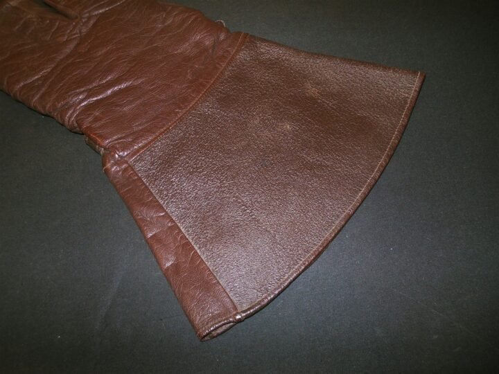 WW2 German Luftwaffe Fliegerhandschuhe – LEATHER TRIGGER MITTENS – NICE! — image 16