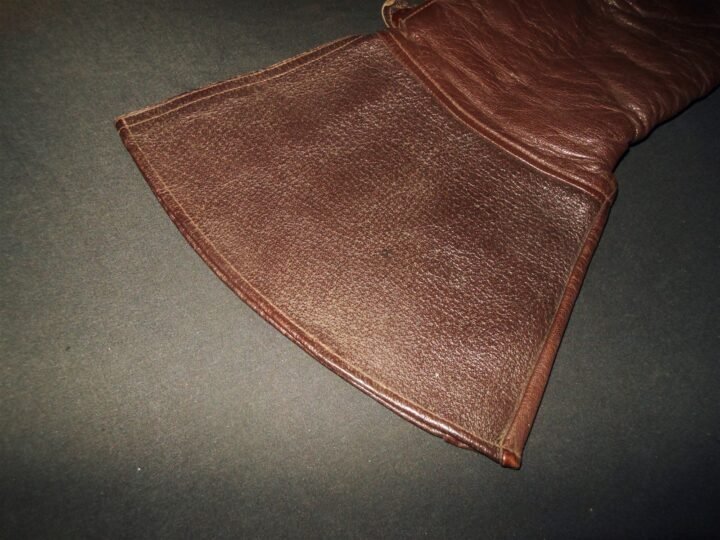 WW2 German Luftwaffe Fliegerhandschuhe – LEATHER TRIGGER MITTENS – NICE! — image 8
