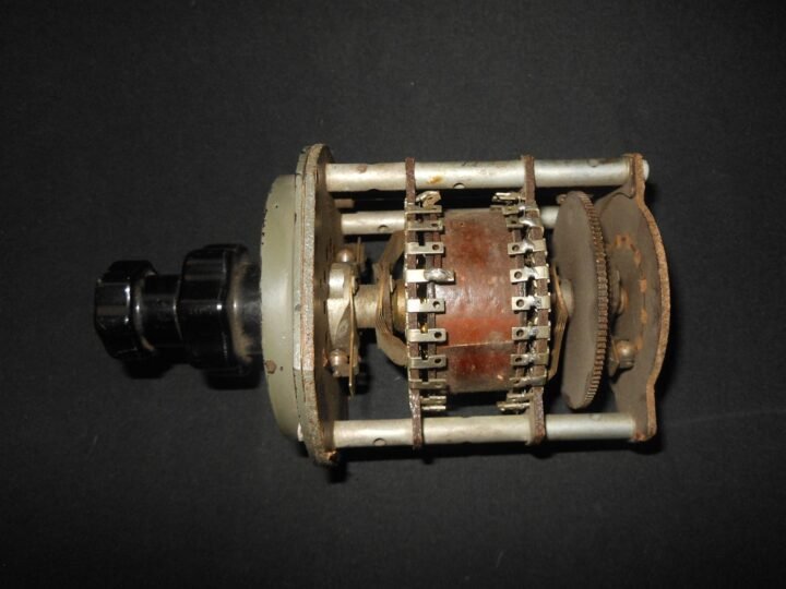WW2 German Wehrmacht – TELEPHONE AMPLIFIER COMPONENT – VARIABLE SWITCH – NICE! — image 5