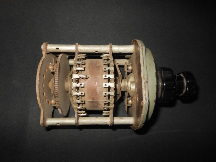 WW2 German Wehrmacht – TELEPHONE AMPLIFIER COMPONENT – VARIABLE SWITCH – NICE! — image 6