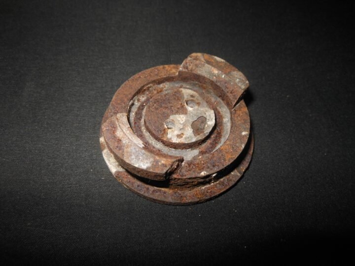 WW2 German Wehrmacht – FIRING PIN RETAINING PLATE – 8.8cm KwK36 – TIGER – NICE! — image 2