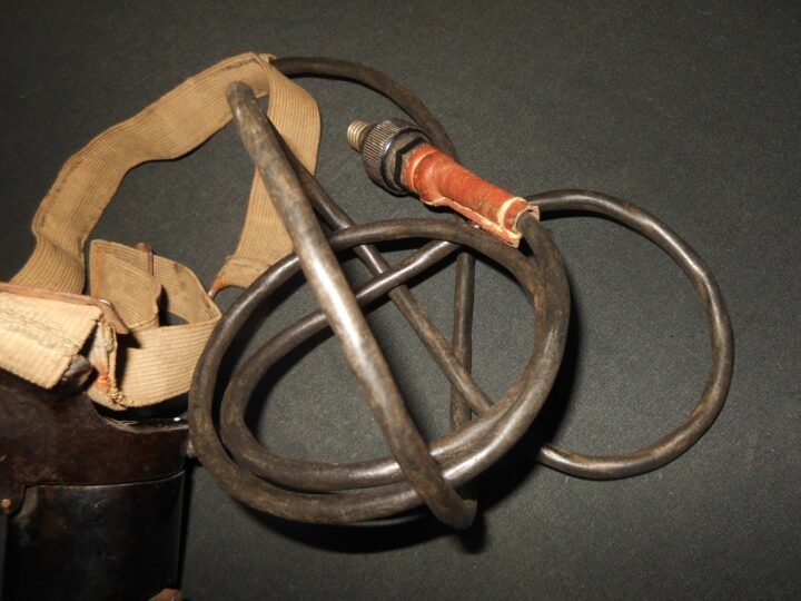 WW2 German Luftwaffe Aircraft Taschenlampe – NAVIGATOR HEAD LAMP – VERY RARE! — image 3