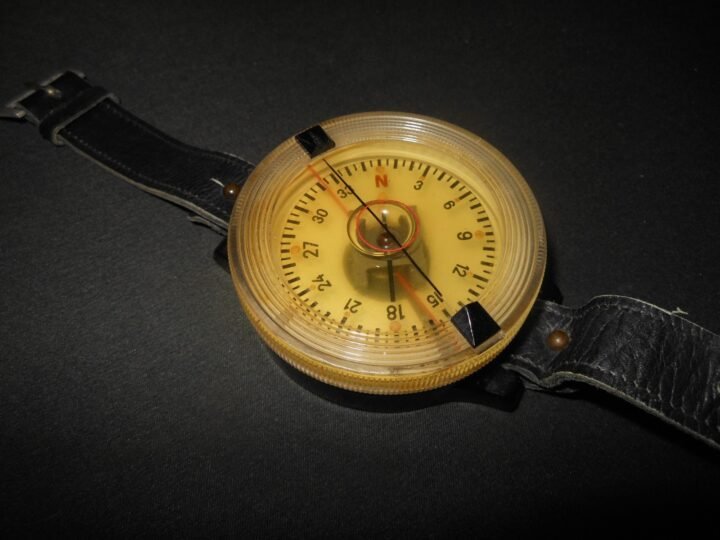 WW German Luftwaffe AK39 Wrist Compass – Fl. 23235-1 – 2nd Model – VERY NICE! — image 2
