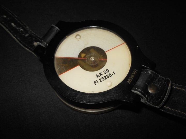 WW German Luftwaffe AK39 Wrist Compass – Fl. 23235-1 – 2nd Model – VERY NICE! — image 8