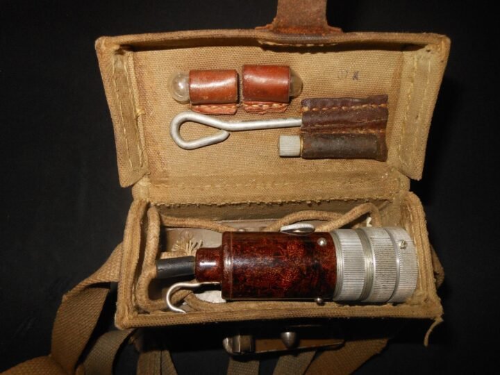 WW2 Imperial Japanese Army Kaichu Dento – HAND CRANK FLASHLIGHT – TANKS & CREW — image 10