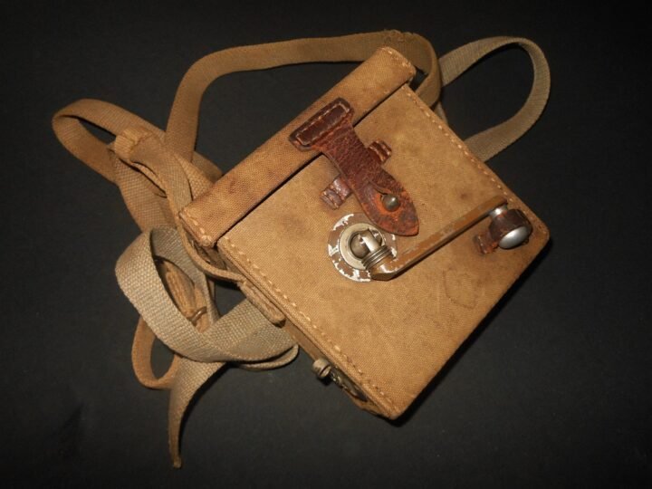 WW2 Imperial Japanese Army Kaichu Dento – HAND CRANK FLASHLIGHT – TANKS & CREW — image 12