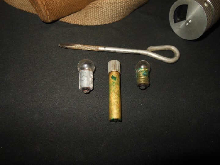 WW2 Imperial Japanese Army Kaichu Dento – HAND CRANK FLASHLIGHT – TANKS & CREW — image 2