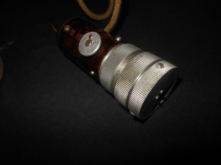 WW2 Imperial Japanese Army Kaichu Dento – HAND CRANK FLASHLIGHT – TANKS & CREW — image 4