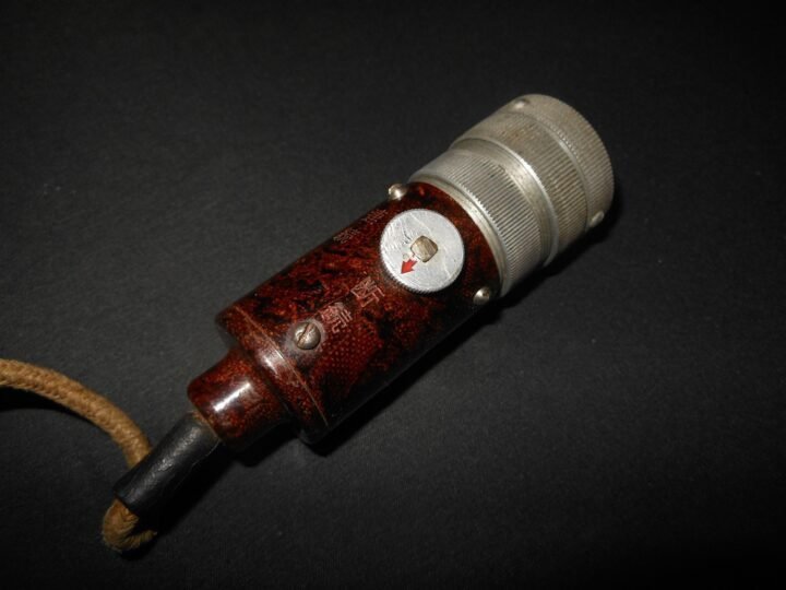 WW2 Imperial Japanese Army Kaichu Dento – HAND CRANK FLASHLIGHT – TANKS & CREW — image 7