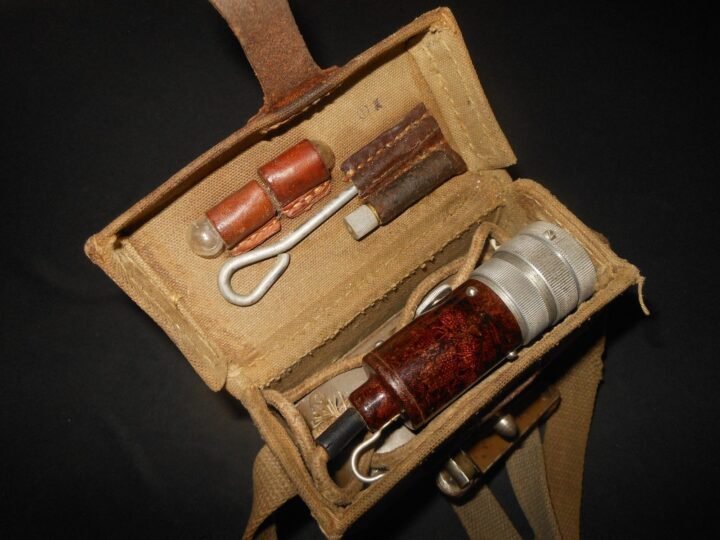 WW2 Imperial Japanese Army Kaichu Dento – HAND CRANK FLASHLIGHT – TANKS & CREW — image 9