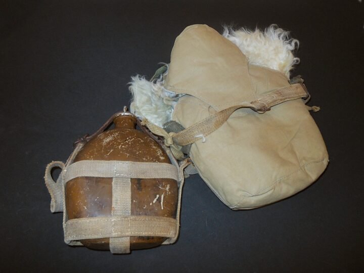 WW2 Imperial Japanese Army – MODEL 1934 FIELD CANTEEN – w/ WINTER COVER – RARE! — image 4