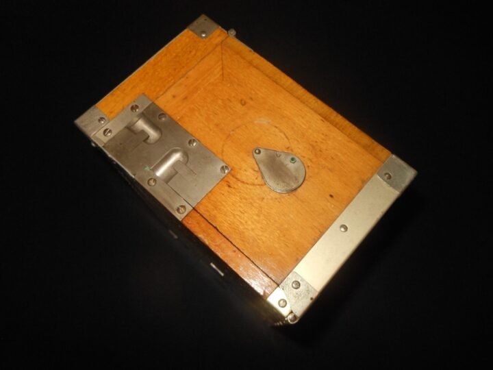 WW2 Imperial Japanese Army – TYPE 92 FIELD / TRENCH PHONE & LEATHER CASE – RARE! — image 12