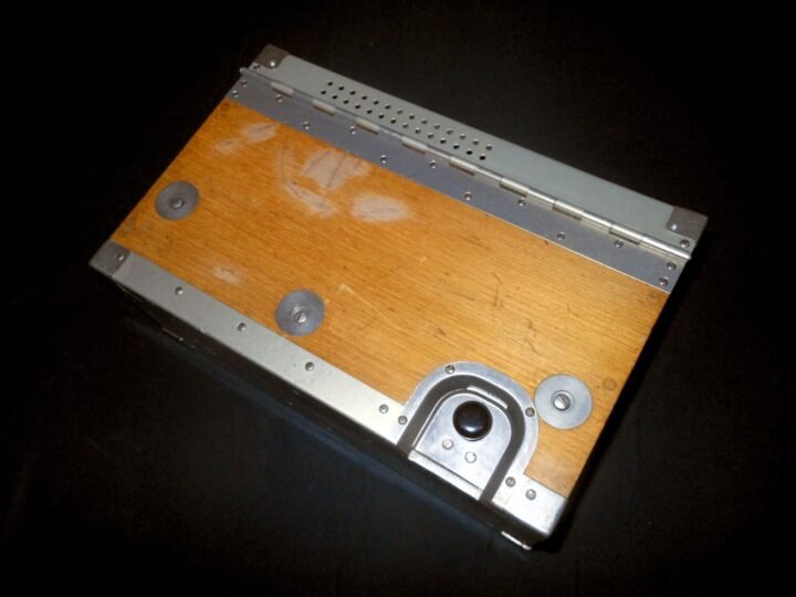 WW2 Imperial Japanese Army – TYPE 92 FIELD / TRENCH PHONE & LEATHER CASE – RARE! — image 13